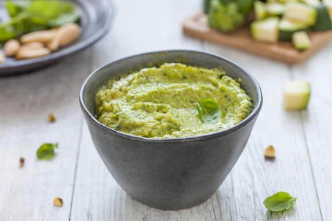 PESTO DI ZUCCHINE CON LIEVITO IN SCAGLIE